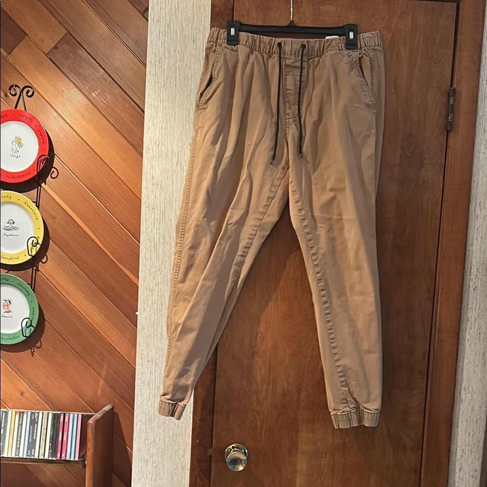 Men's Old Navy Tan Jogger Pants - size medium